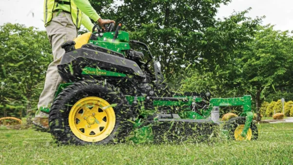 Q850R QuikTrak™ Stand-On Mower – Precision, Power & Professional Performance - Image 2