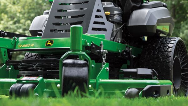 Q850R QuikTrak™ Stand-On Mower – Precision, Power & Professional Performance - Image 3
